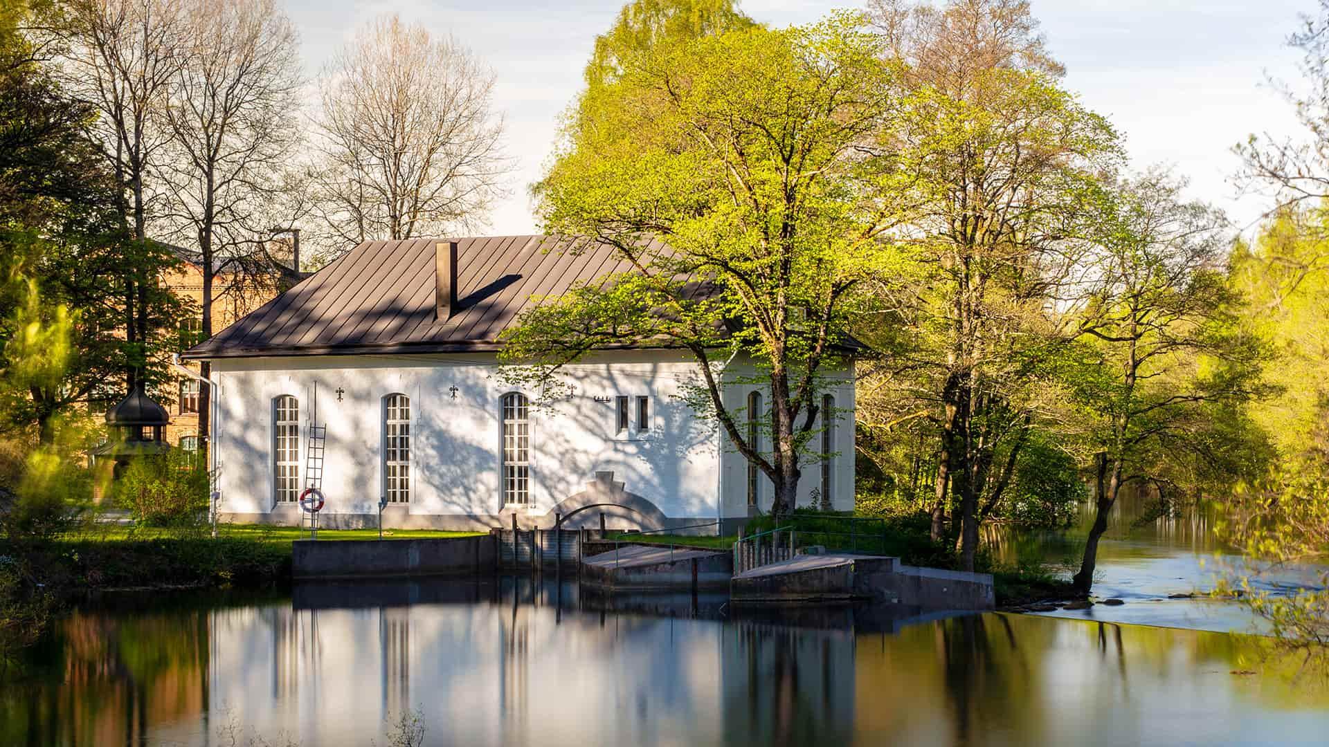 Exteriör Ålgården vid Viskans strandkant