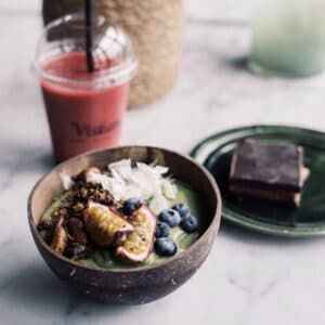 Bild från cafe viskan, fika och en smoothiebowl