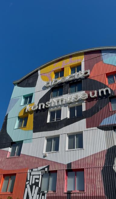 Färgglad fasad.