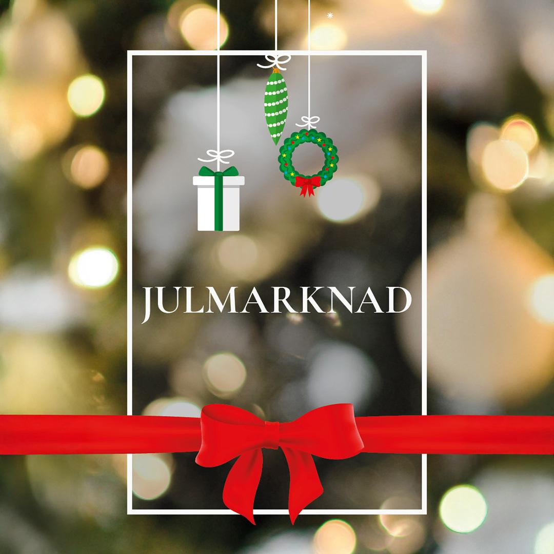 röd rosett, framför en glimrande julgran