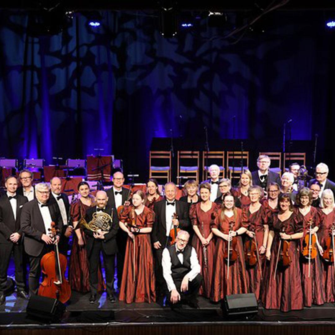 stor kör finklädda