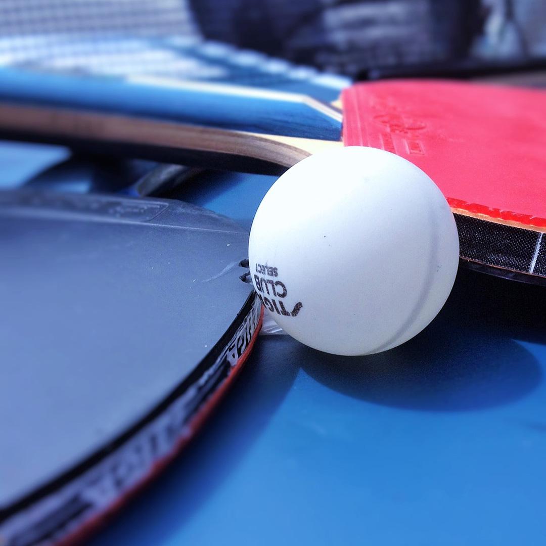 pingisracket och boll