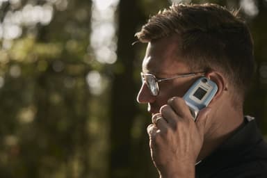 Man som pratar i telefon.