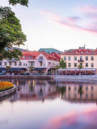 Sandwalls plats i skymning