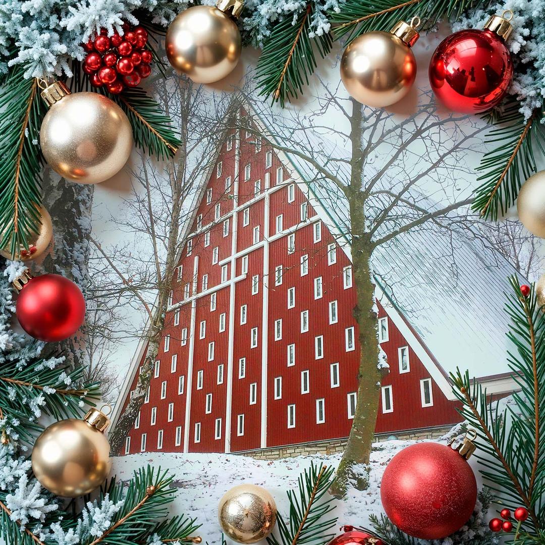 Montage med röd kyrkobyggnad och julprydnader.