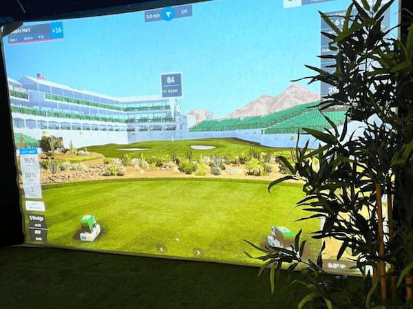Golfsimulator på skärm.