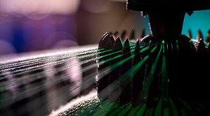 Trådar som löper i maskin