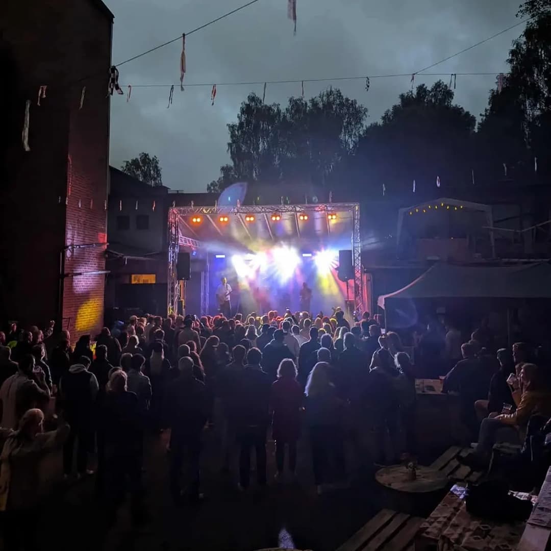 festivalområde bland gamla industrier
