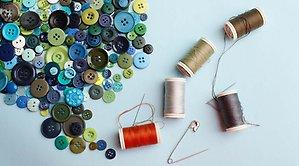 Knappar och trådrullar