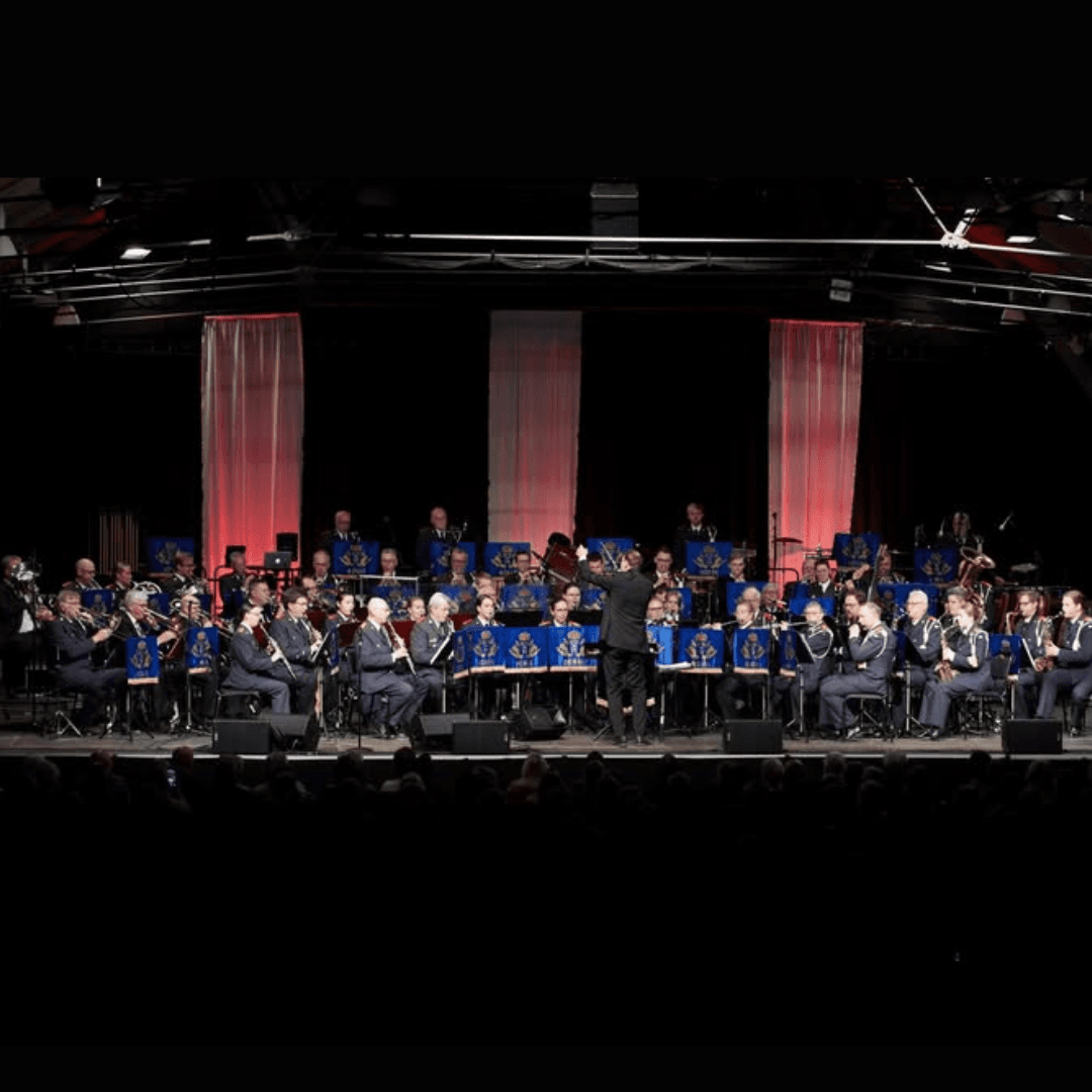En orkester på scen.